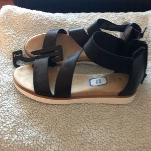 Women’s sandal size 7W